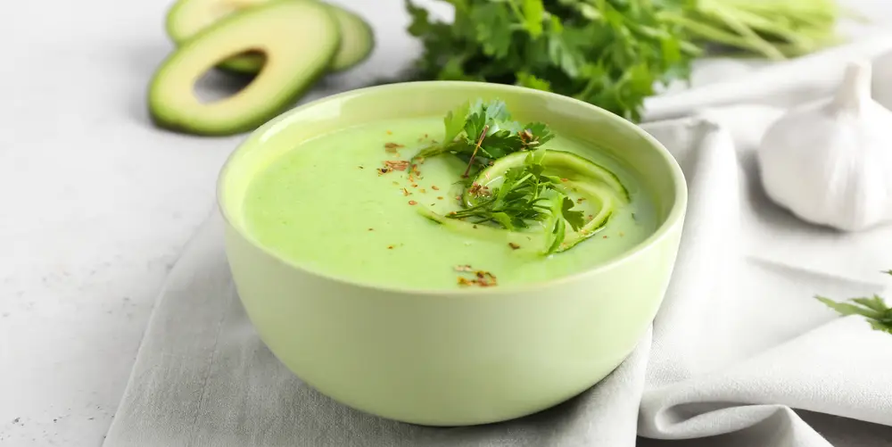 Velouté glacé banane, avocat et menthe